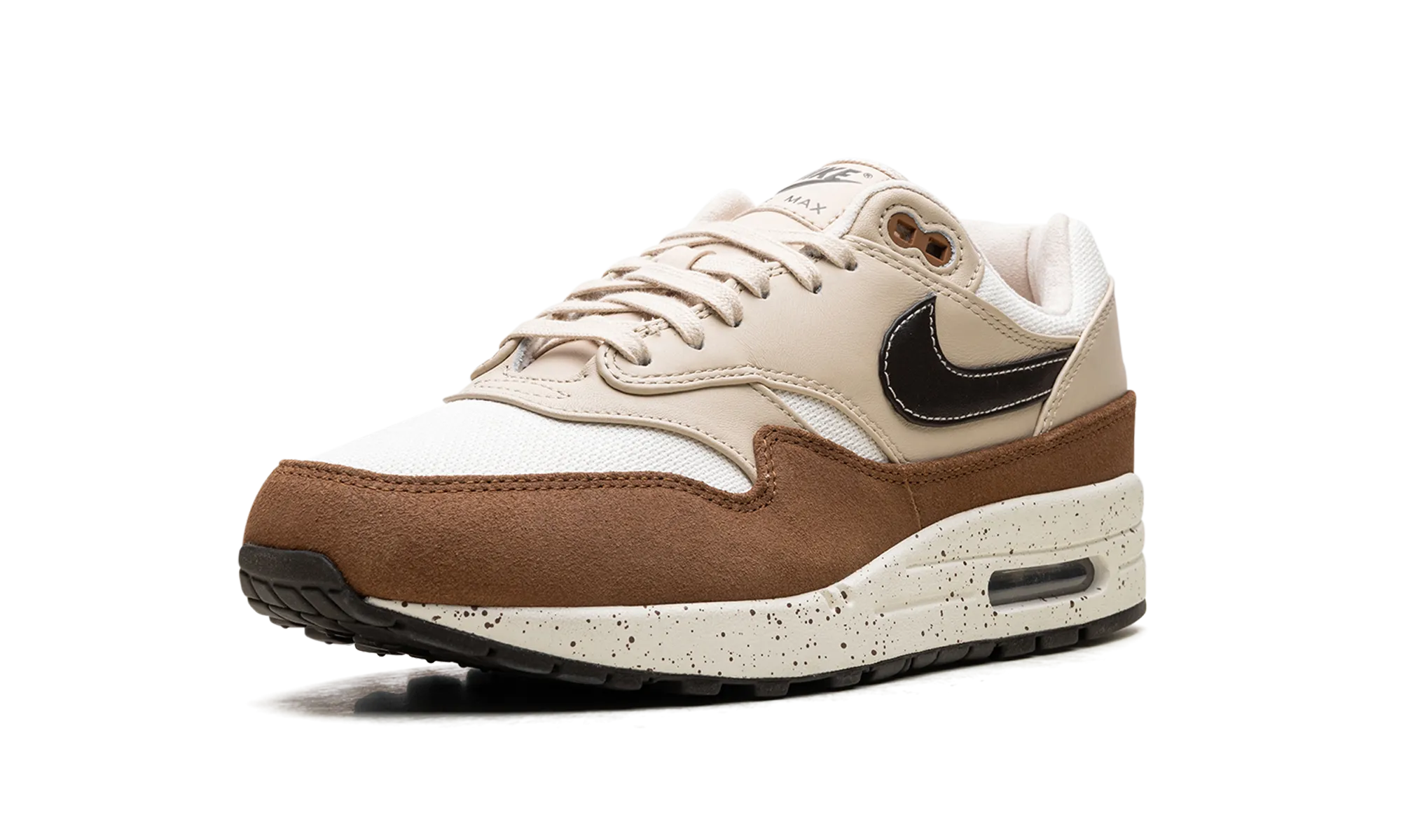 City Pace group walk Air Max 1 Wmns "Velvet Brown"