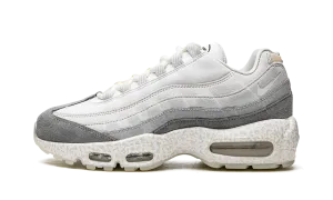 Air Max 95 QS "Light Bone-Glow in the Dark" Step Tall