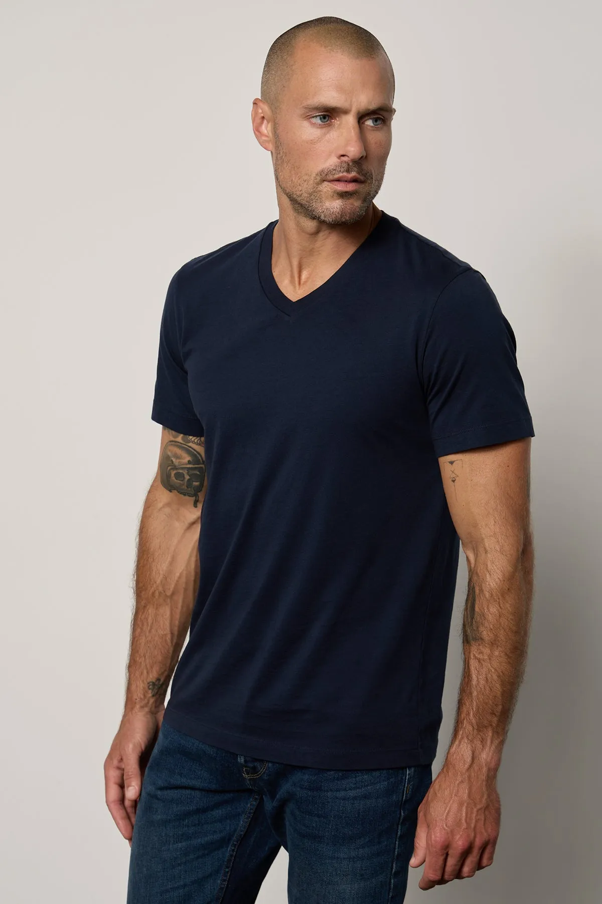 Classic Trend Look MARSHALL V-NECK TEE
