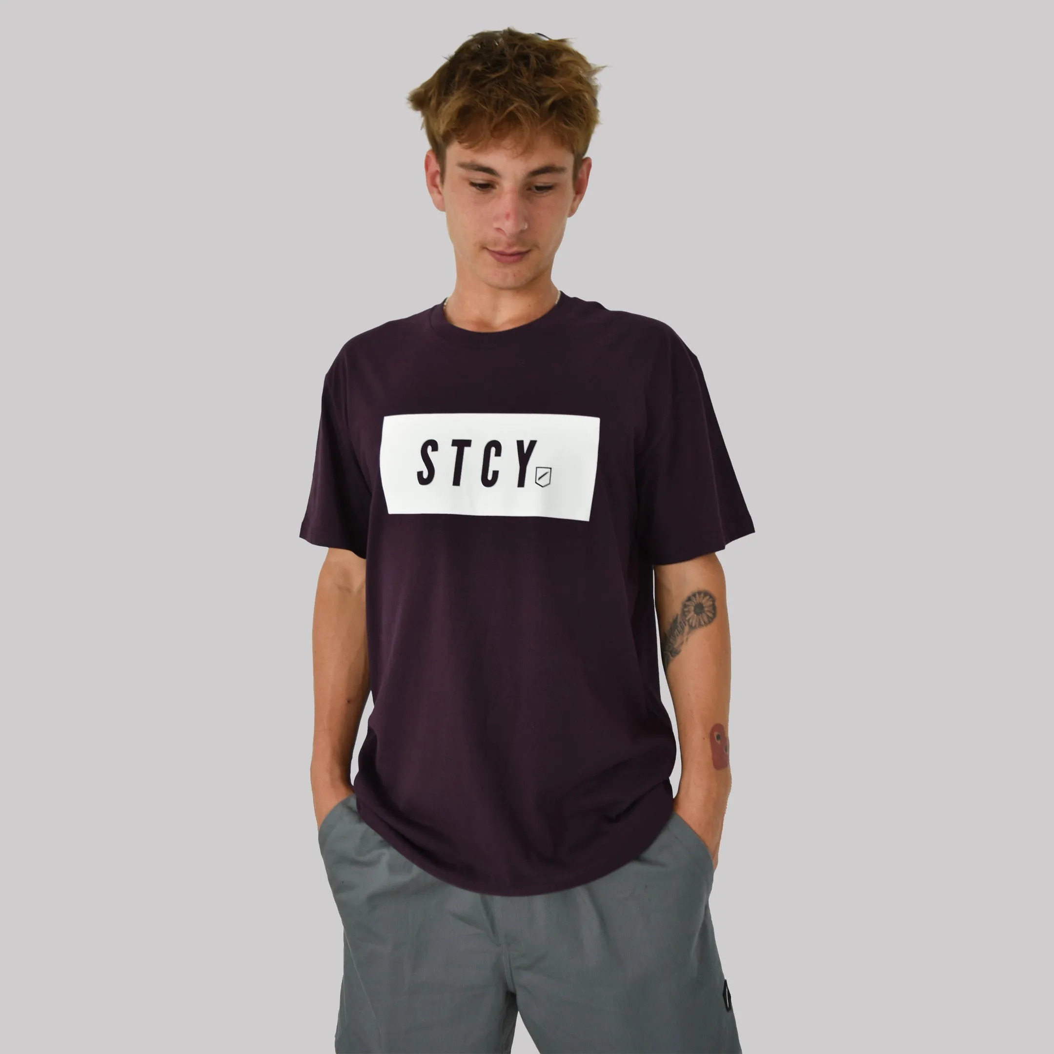 Stretch performance Simple and Relaxed BLOCK TEE / PLUM