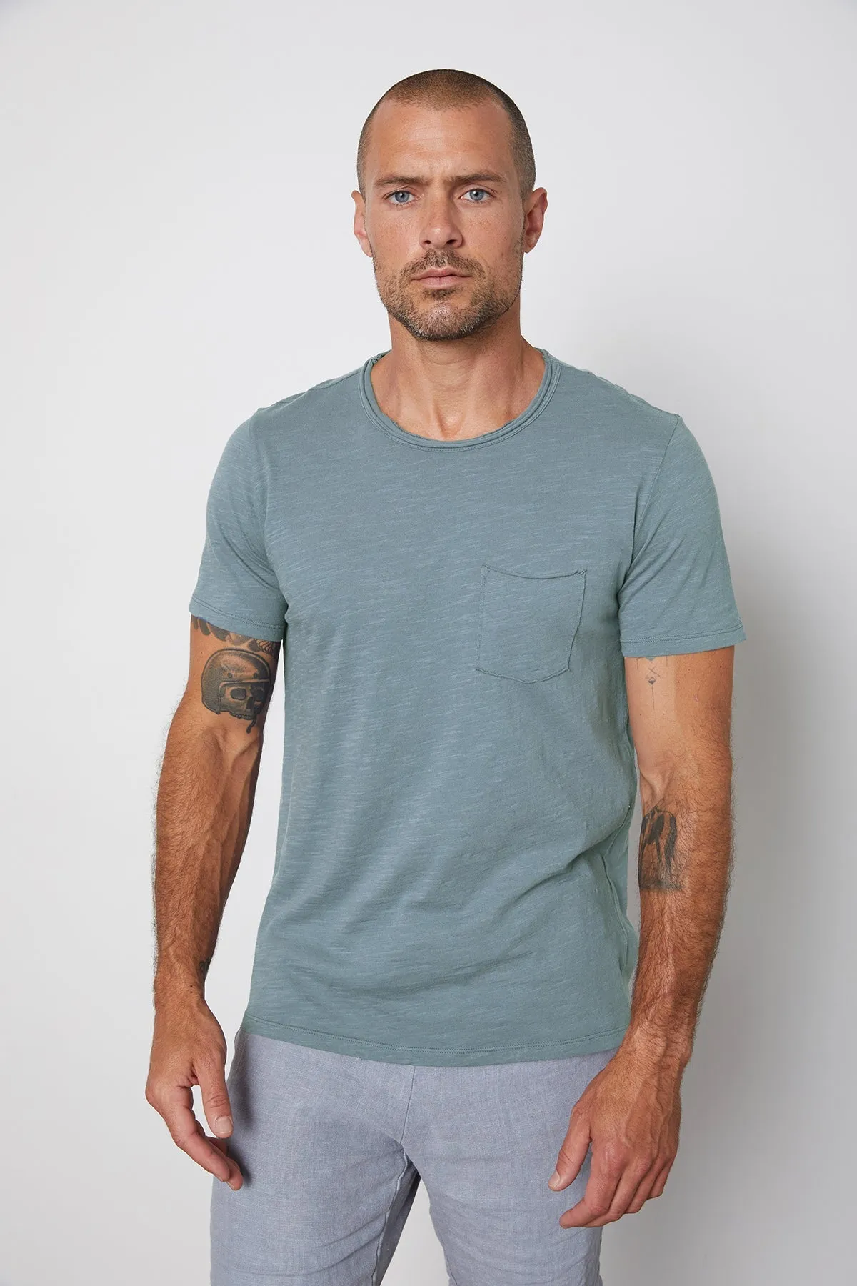 Light Outfit CHAD RAW EDGE COTTON SLUB POCKET TEE