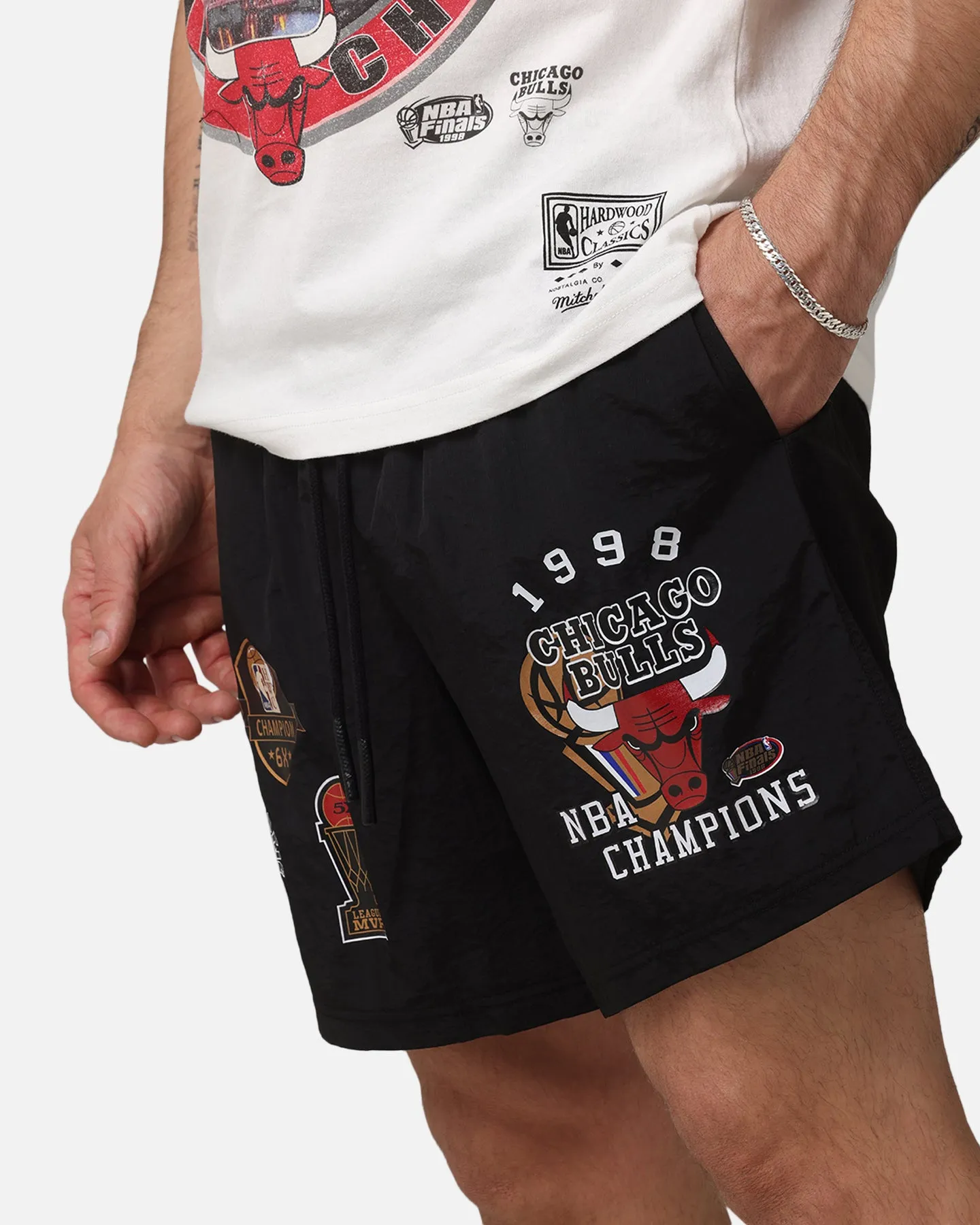 Relaxed fit style Mitchell & Ness Chicago Bulls Champs Nylon Shorts Black