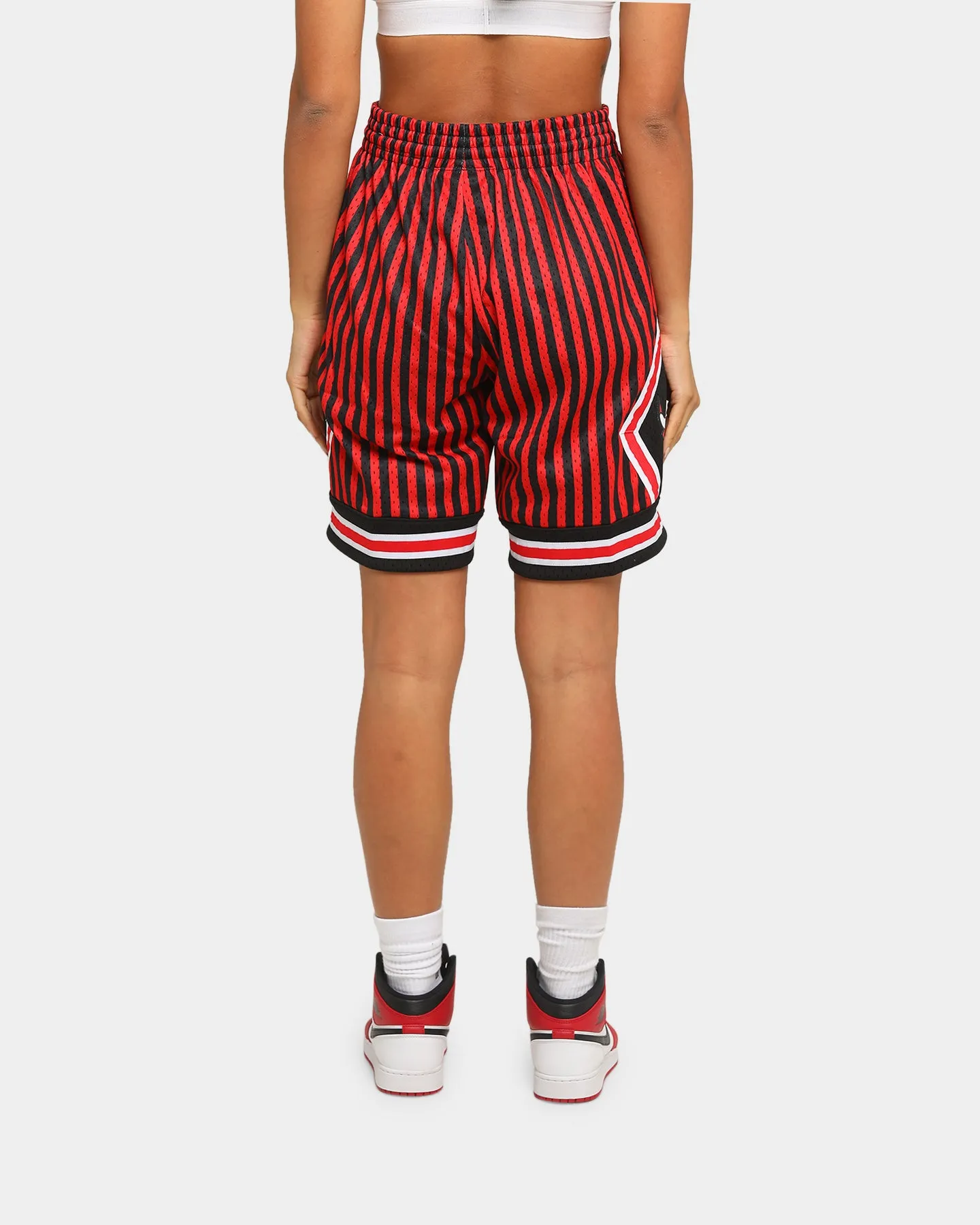 Multi Panel Construction All Season Mitchell & Ness Men's Chicago Bulls 1997 Striped SM Short Black/Red