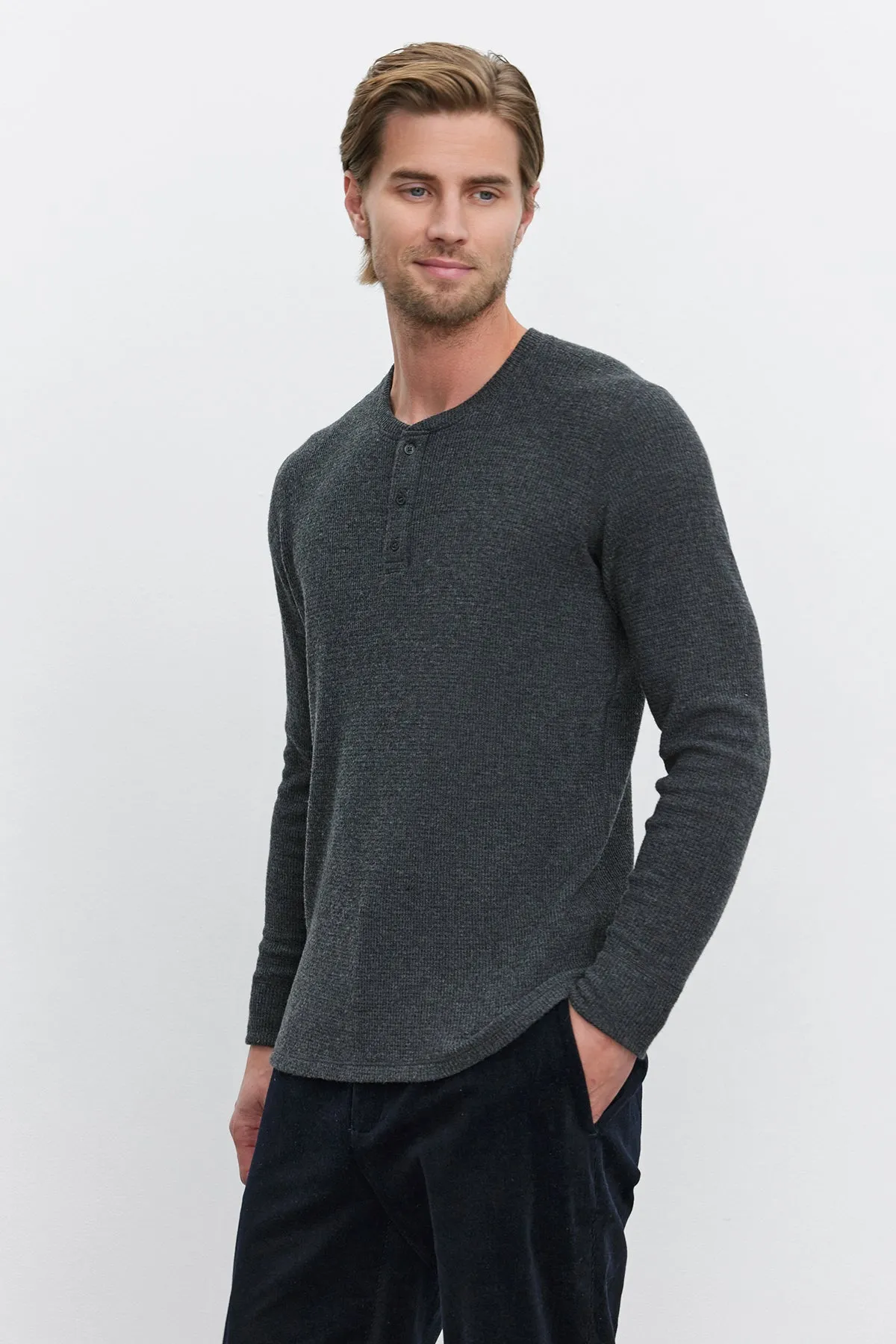 Minimal Comfort Style AMBROSE HENLEY
