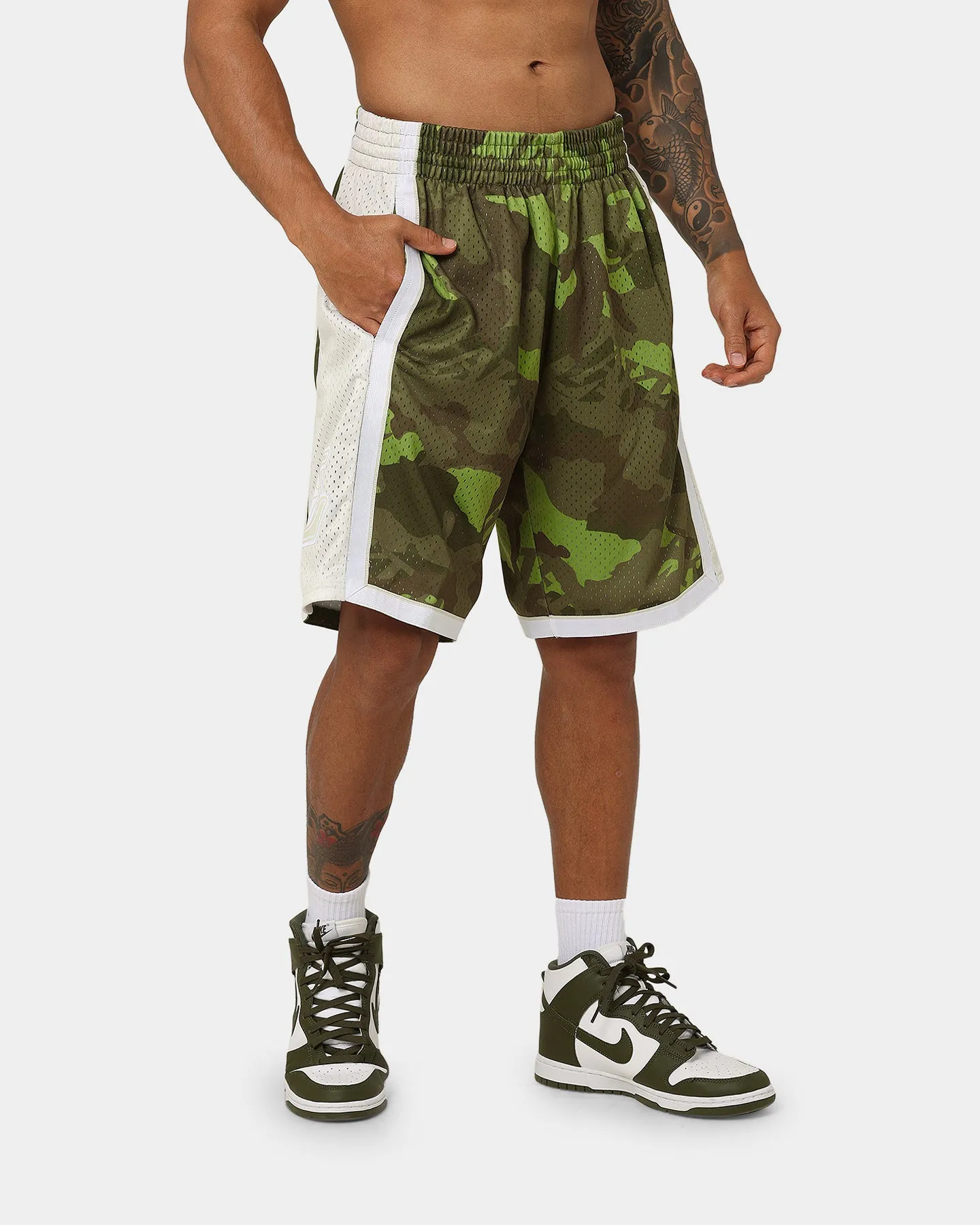 QuickAccessPockets Active Wear Mitchell & Ness Los Angeles Lakers '96-'97 Camo Swing Shorts Green Camo