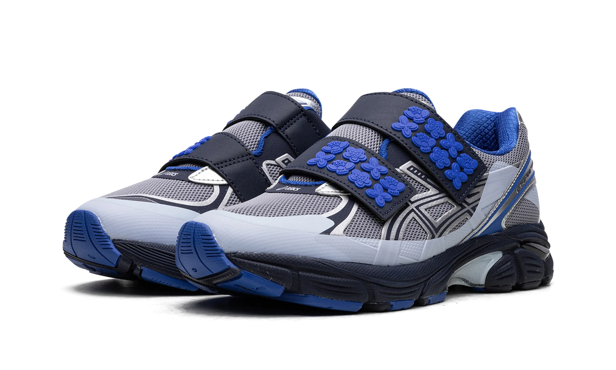 GT-2160 "Cecilie Bahnsen - Midnight" Every Season Tread Pattern