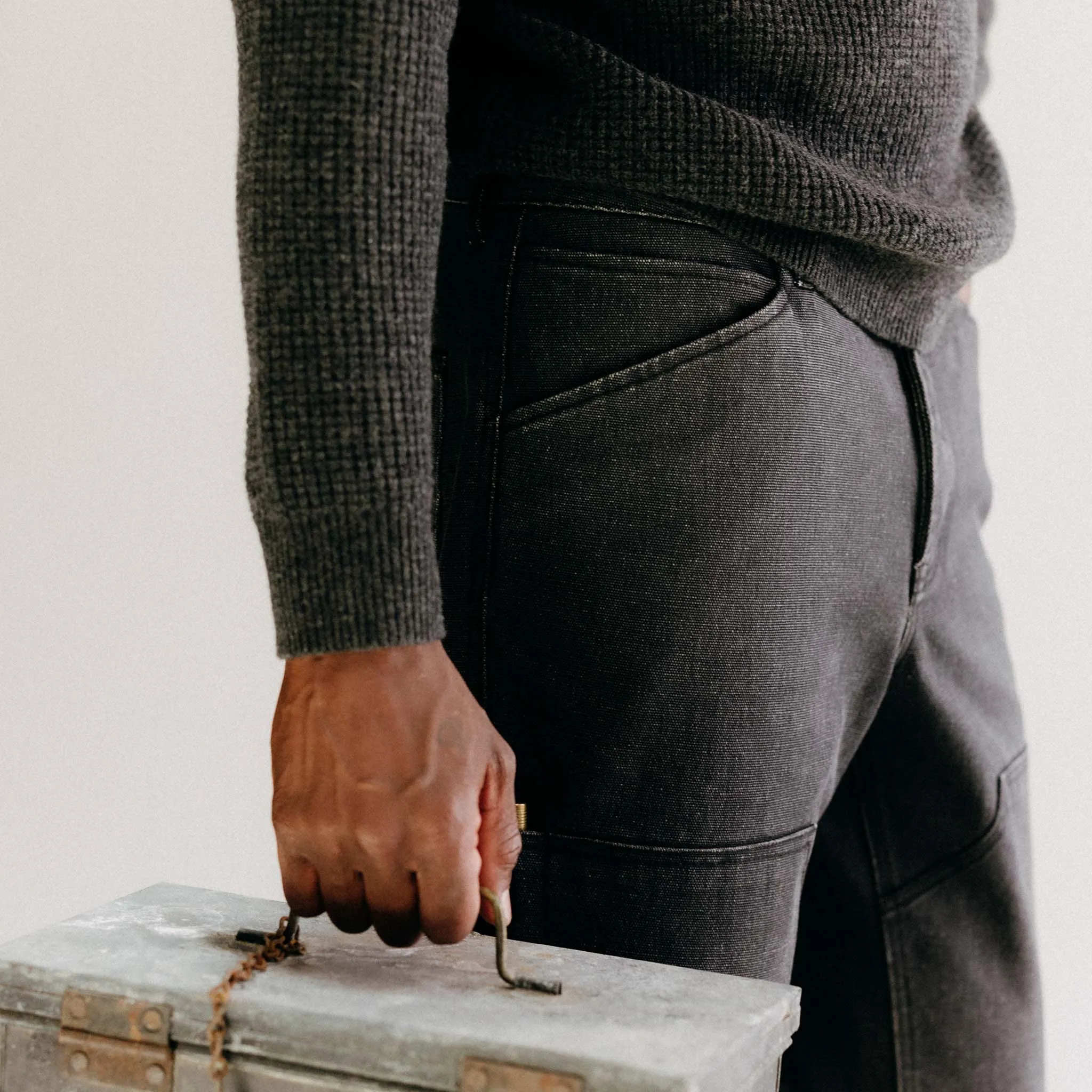 Casual Must-Have Stretching Fit The Chore Pant in Coal Chipped Canvas