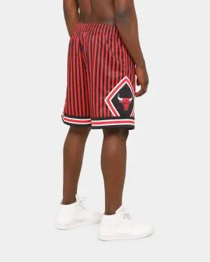 TaglessLabeling Mitchell & Ness Men's Chicago Bulls 1997 Striped SM Short Black/Red