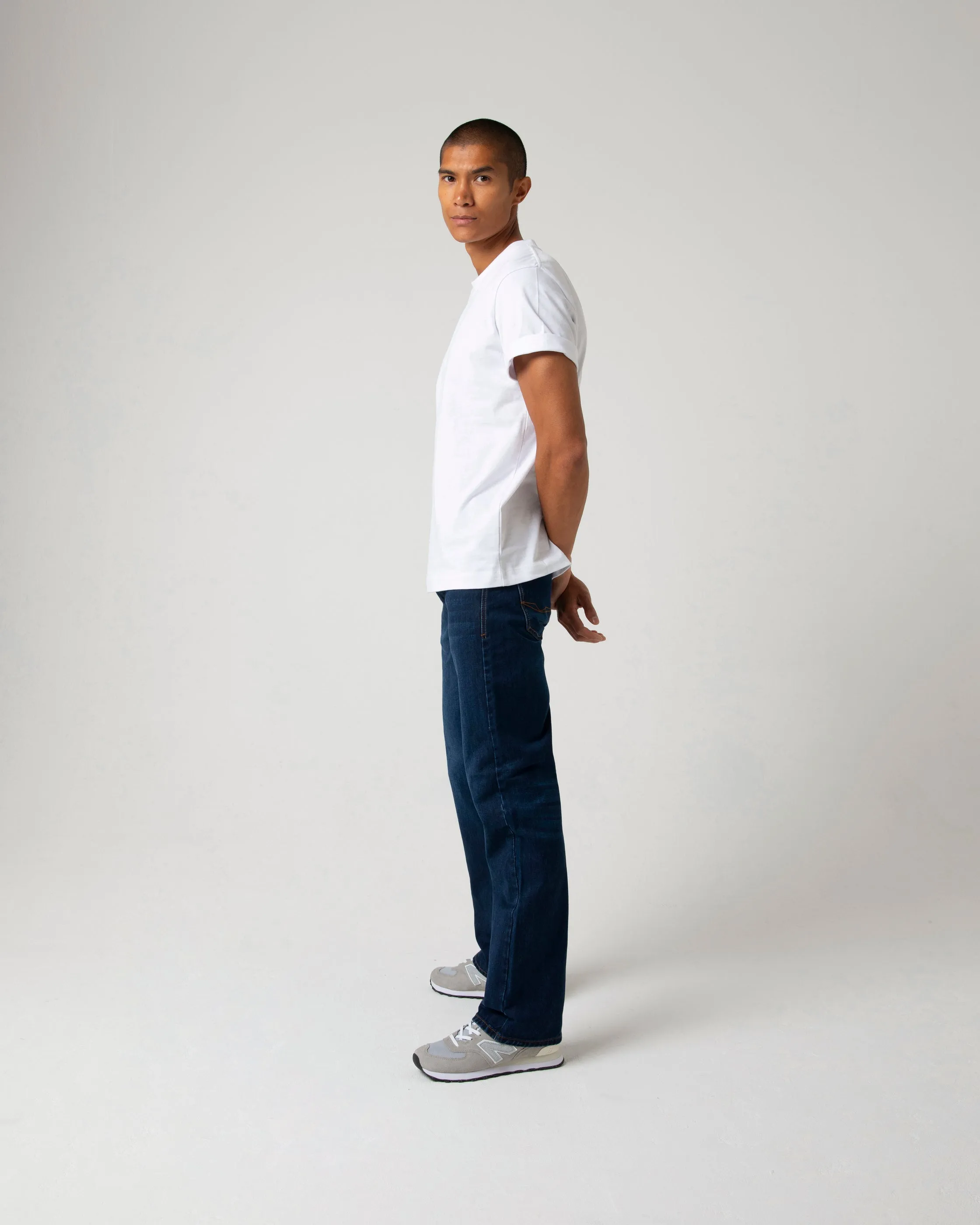 Walker Hudson Relaxed Bootcut Washed Indigo Smart Fit Design