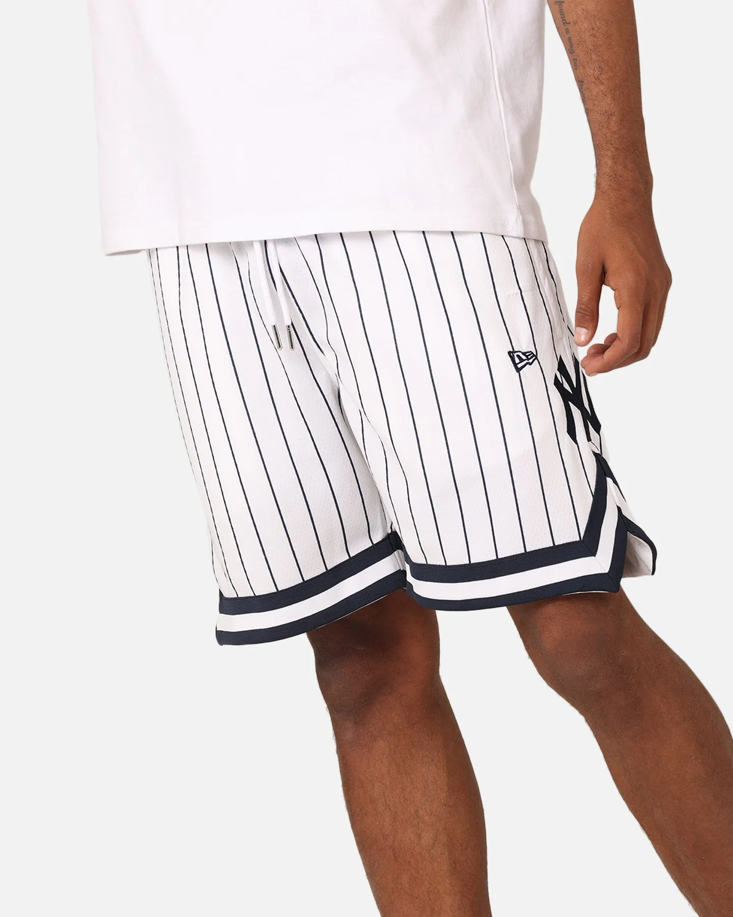 Multi Pocket System New Era New York Yankees Mesh Shorts White Pinstripe