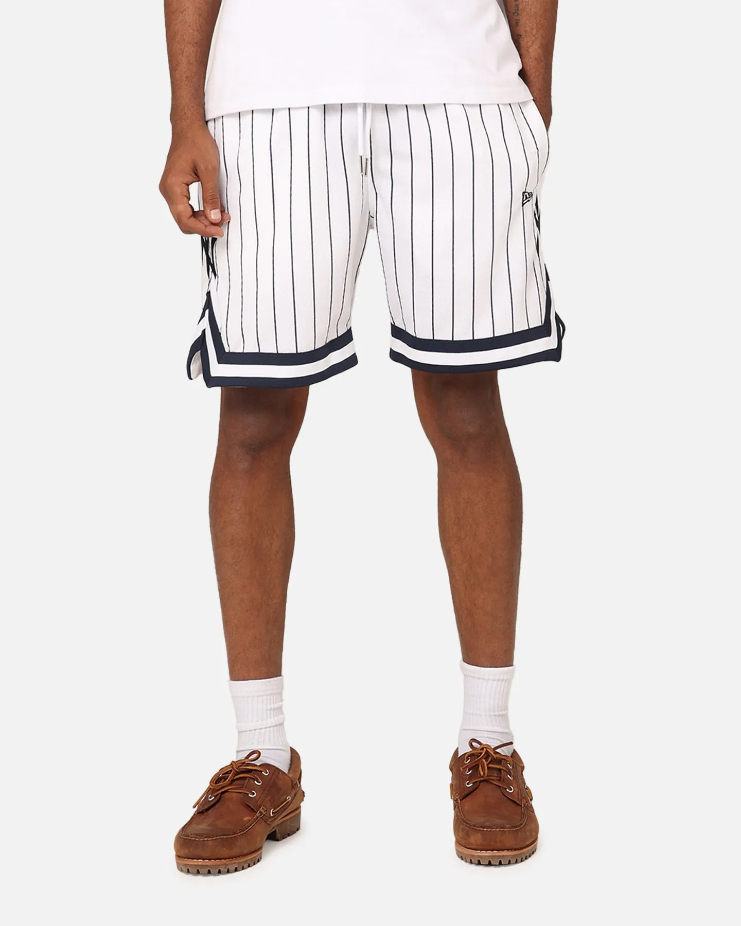 odor - absorbing Gothic style New Era New York Yankees Mesh Shorts White Pinstripe
