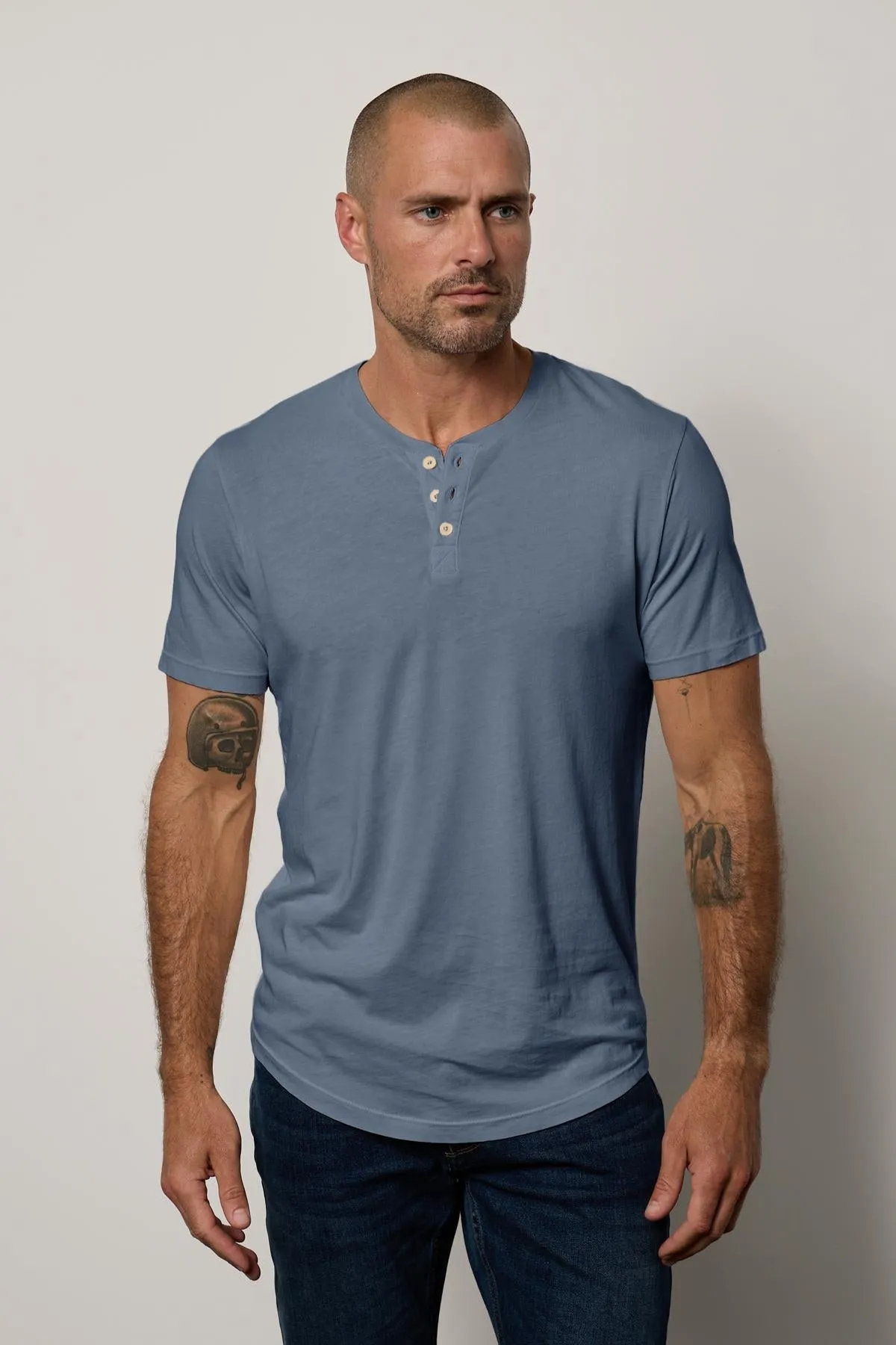 FULTON SHORT SLEEVE HENLEY Versatile Comfort
