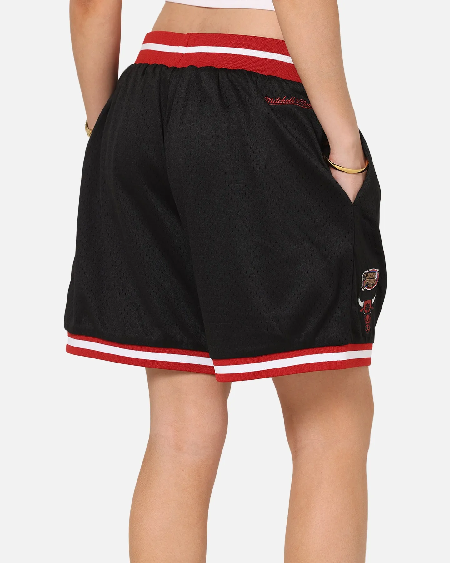 Comfortable Movement Performance Design Mitchell & Ness Chicago Bulls Gothic Shorts Black