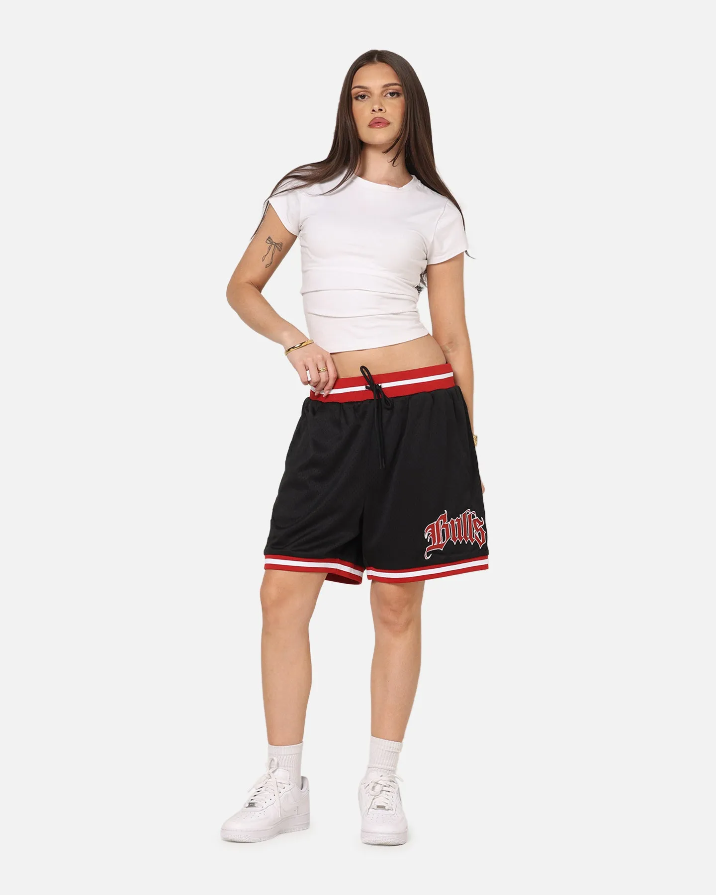 Easy Layering Beach Vacation Mitchell & Ness Chicago Bulls Gothic Shorts Black