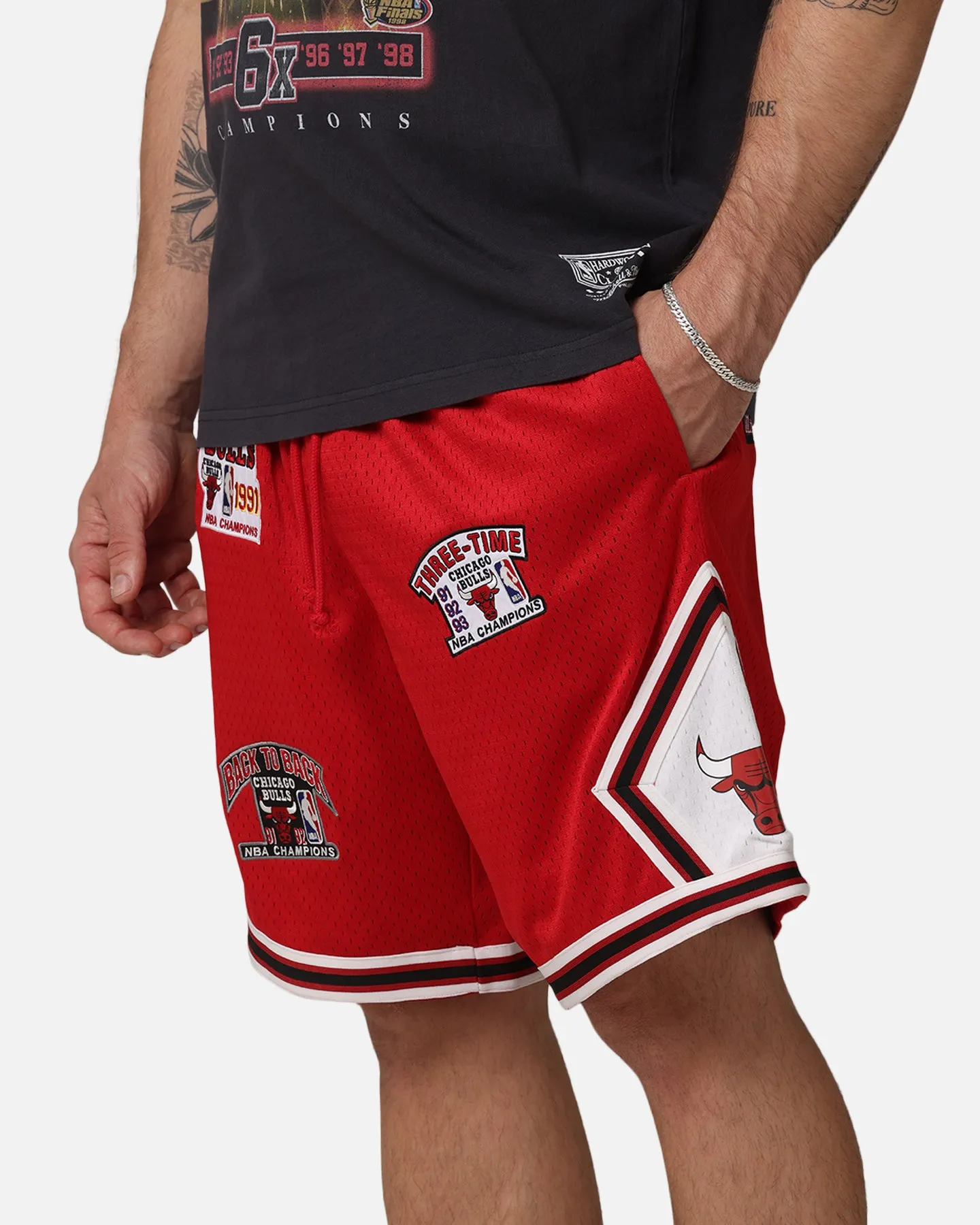 Ventilated Mesh Panels hip look Mitchell & Ness Chicago Bulls 'UNC To Chicago' Champions Shorts Red