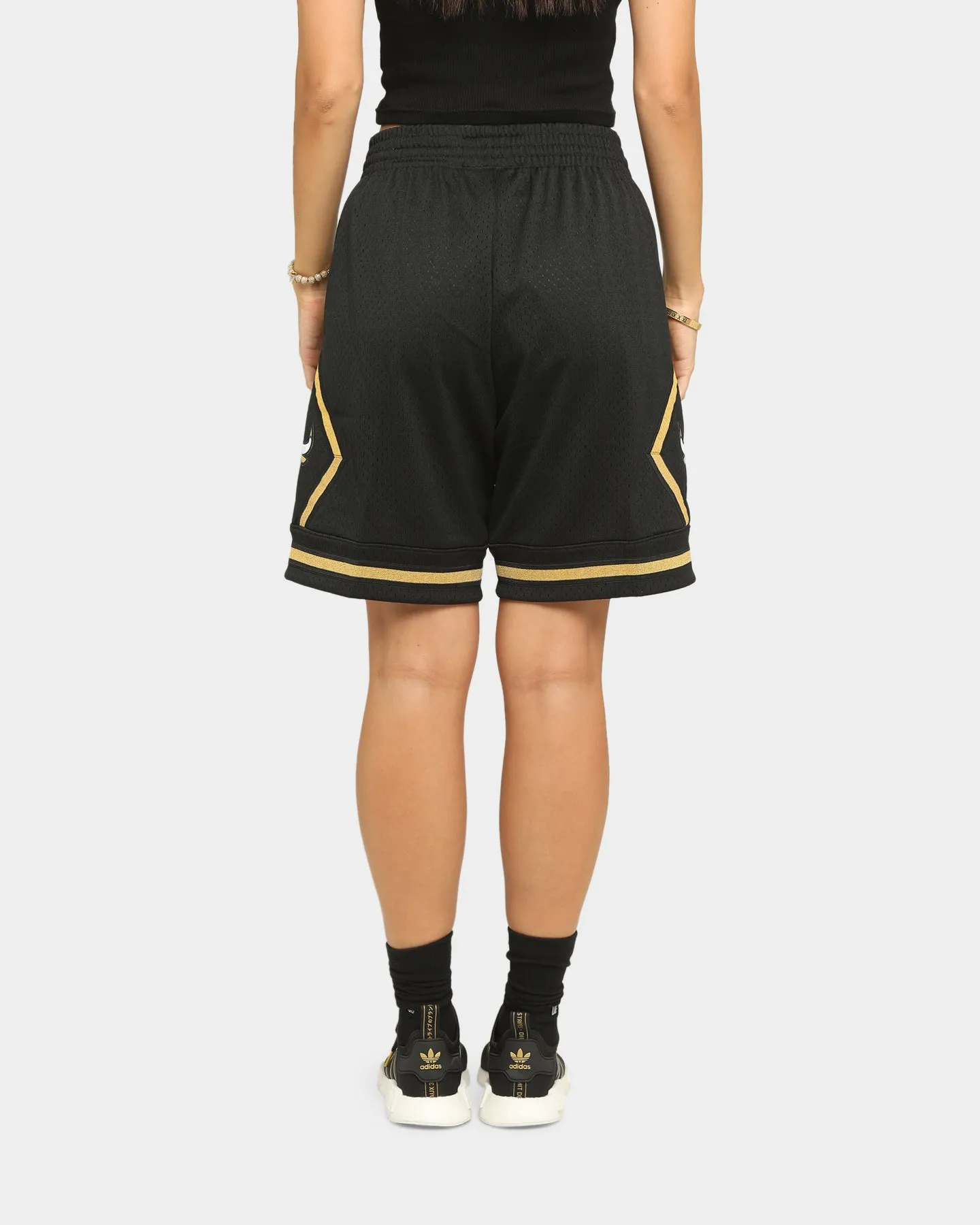Mitchell & Ness Men's Chicago Bulls HWC Swingman Short Black/Gold Reflective accents Sporty Layer