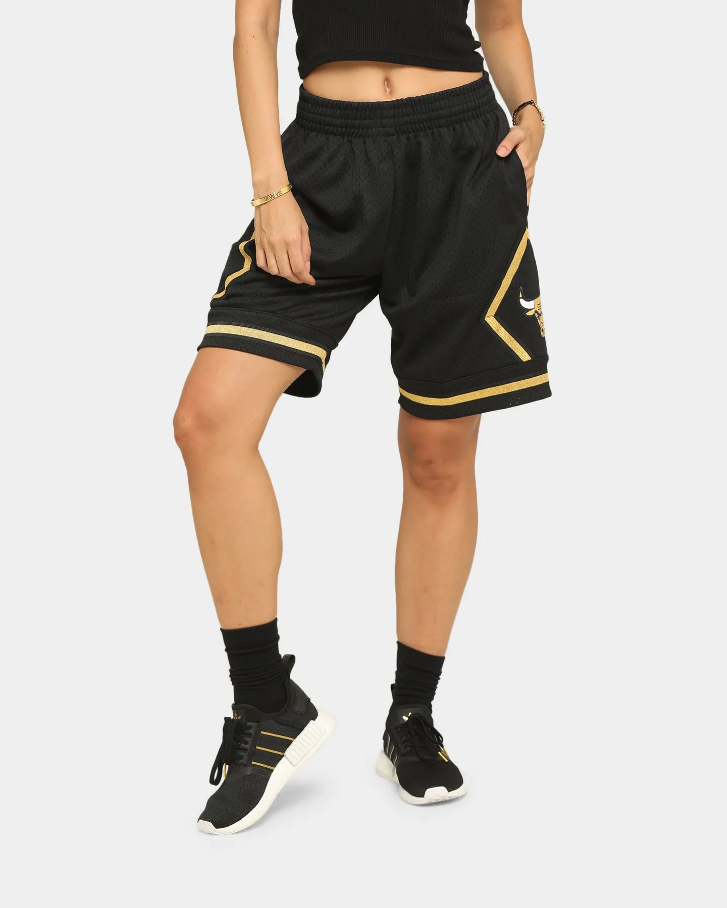handmade touch Mitchell & Ness Men's Chicago Bulls HWC Swingman Short Black/Gold