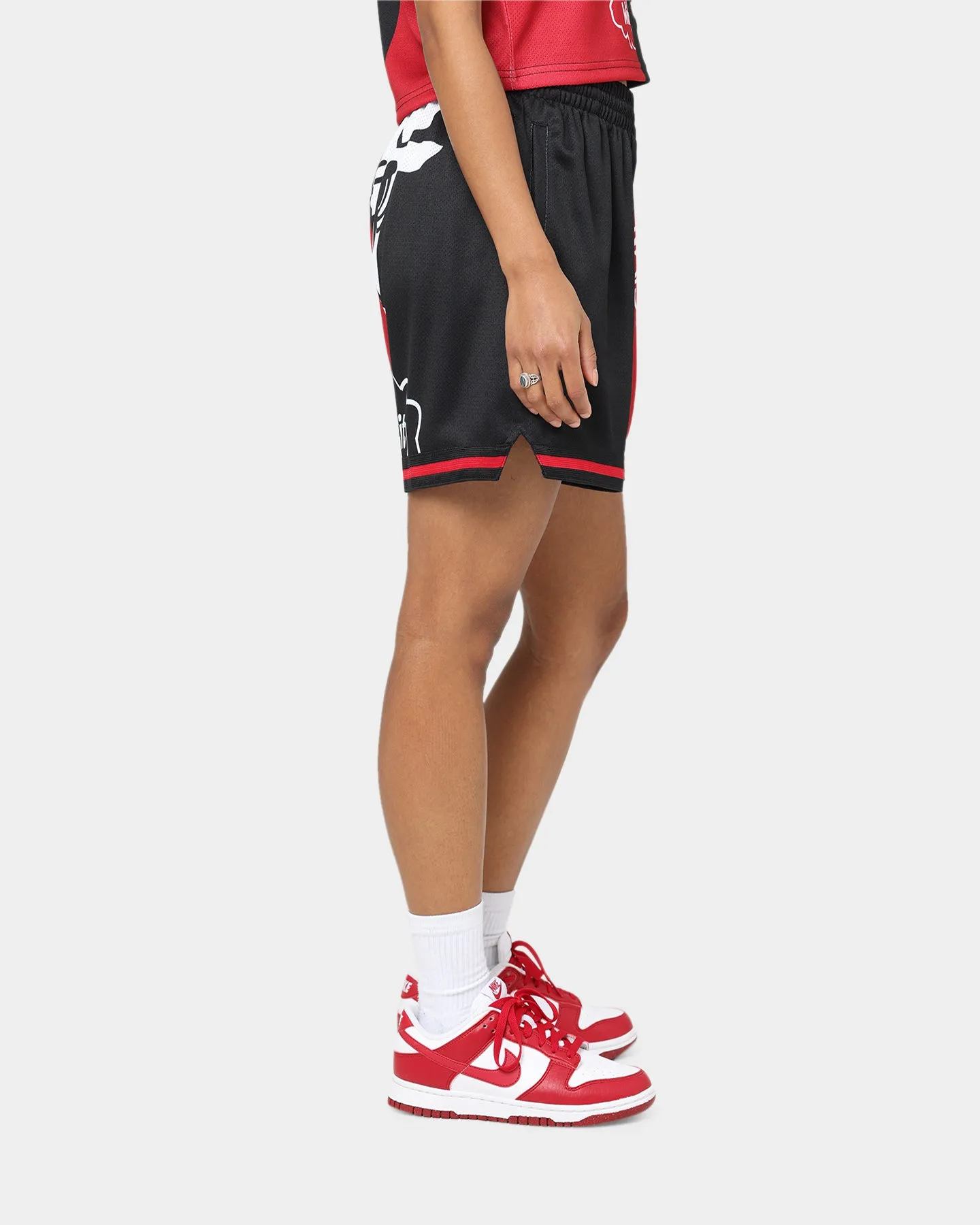 Mitchell & Ness Women's Chicago Bulls Big Face 5.0 Shorts Black Seamless construction