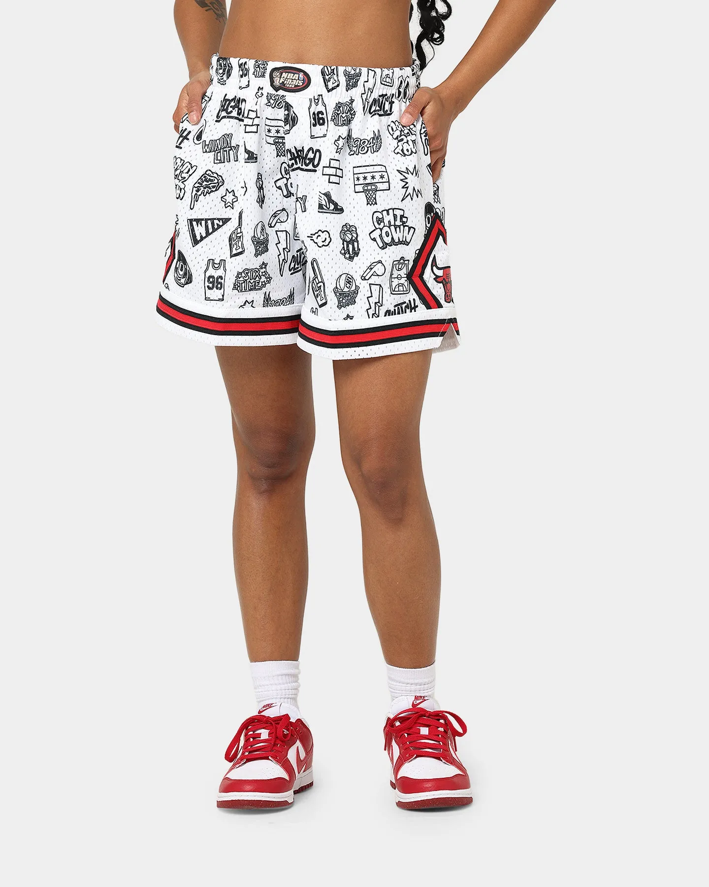 Chill Fit Design odor - absorbing Mitchell & Ness Women's Chicago Bulls Doodle Shorts White