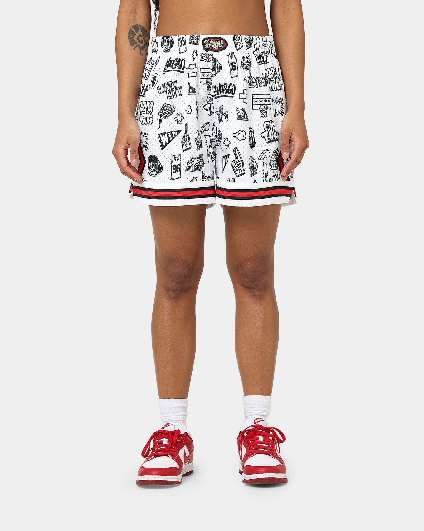 Mitchell & Ness Women's Chicago Bulls Doodle Shorts White Soft Feel school clothing