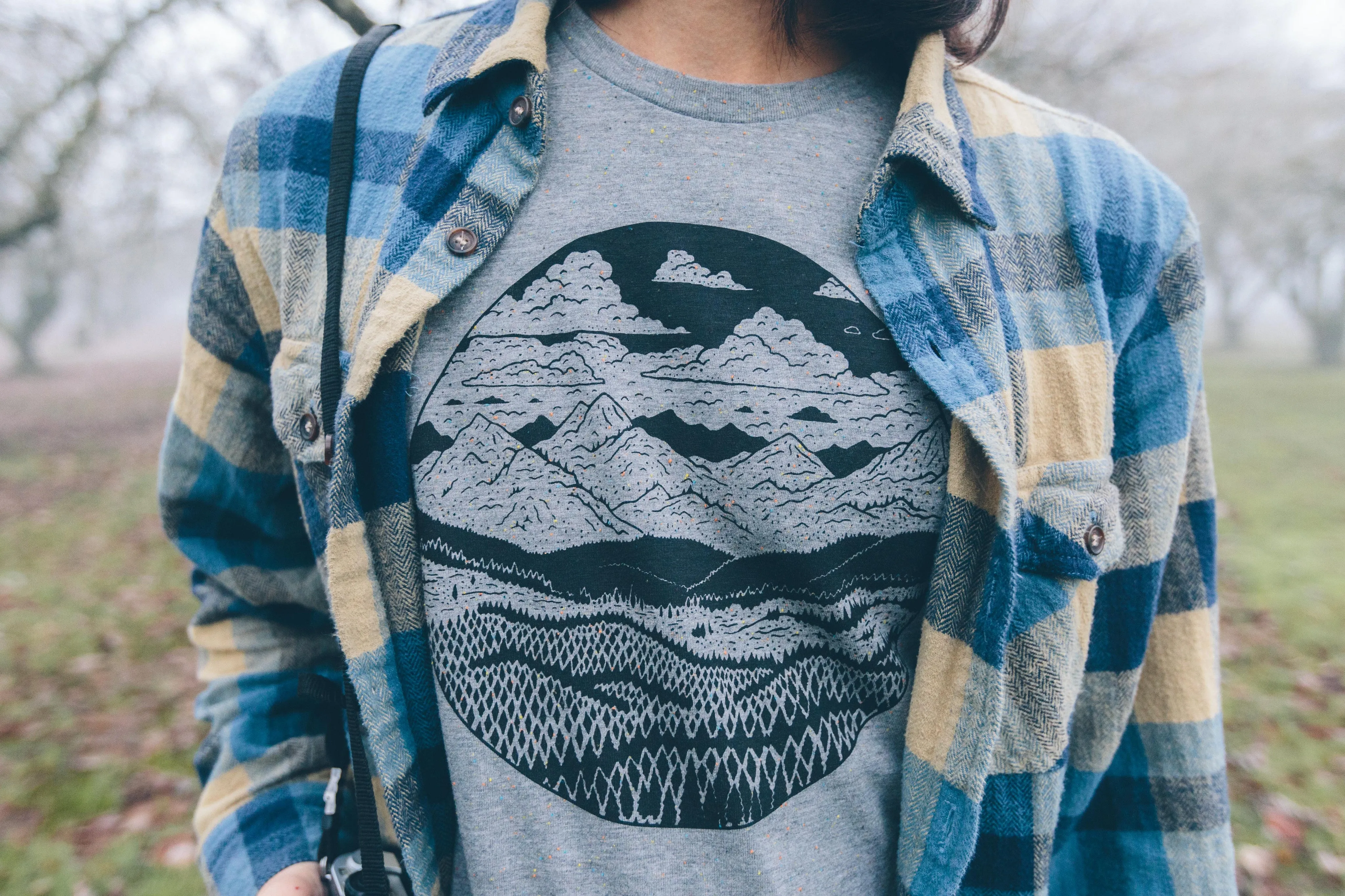 Elegant and Relaxed Mountain Range Tee-Gray Speckled