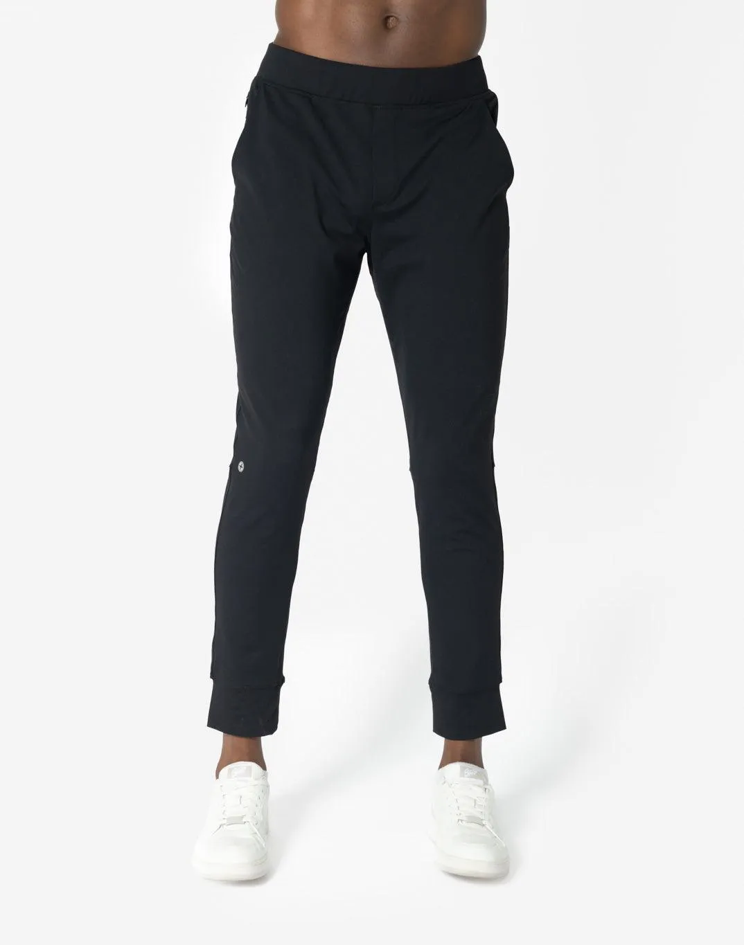 MVP Base Jogger in Black Recycled fibers Casual Layer Fit