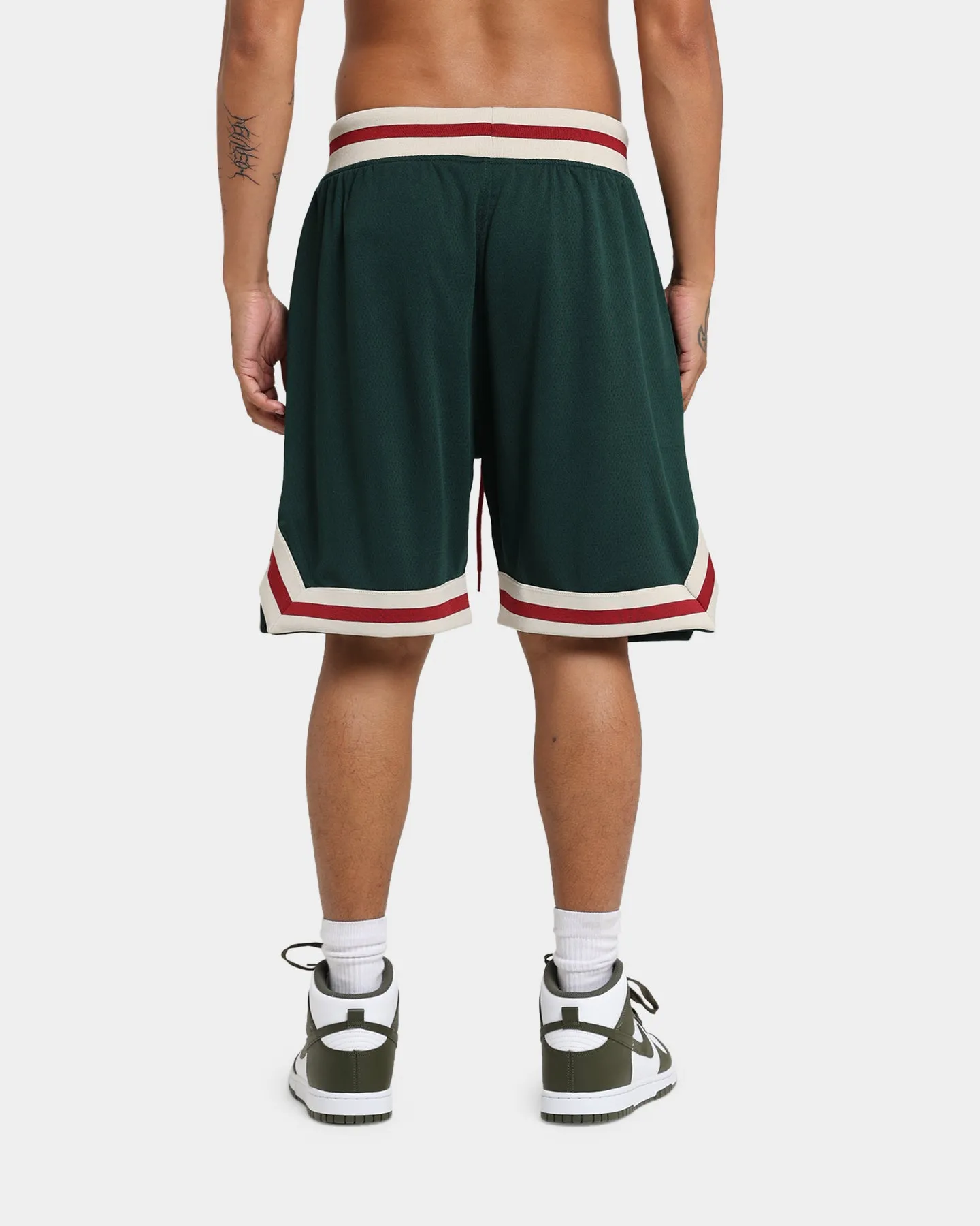 Weekend Comfort Sporty Layer New Era Las Vegas Raiders Mesh Shorts Dark Green