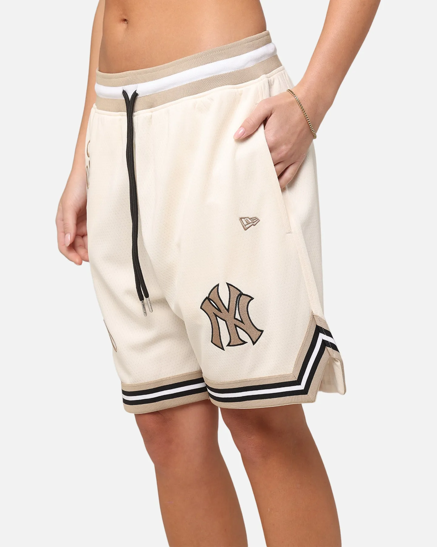 New Era New York Yankees Mesh Shorts Light Beige Sustainable Manufacturing Effortless Movement