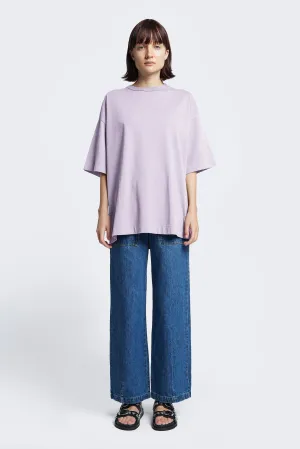 Sleek Layers Day-to-Night Look Monolith Unisex Tee Lilac