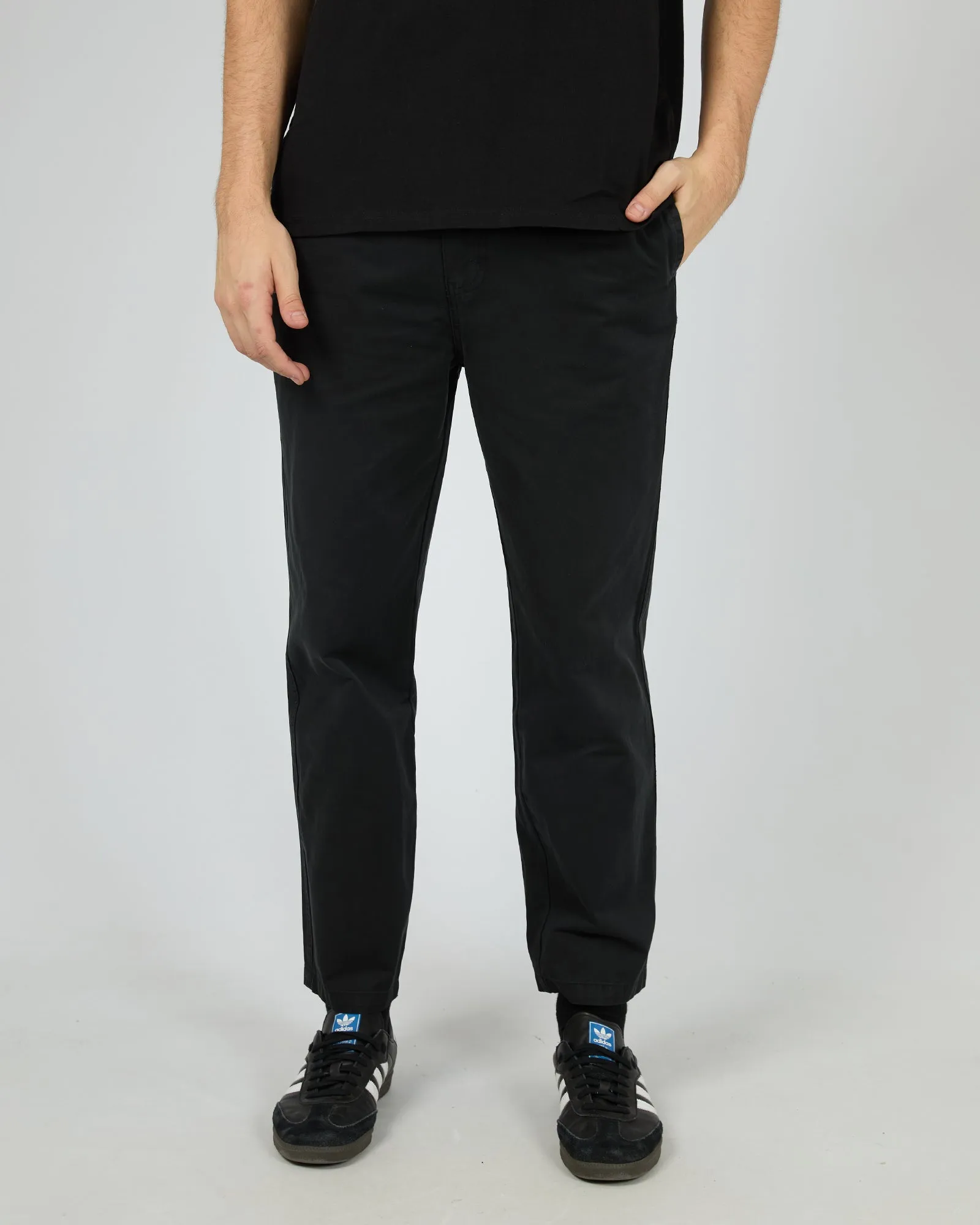 Relaxed Straight Chino Black Casual Fit Design