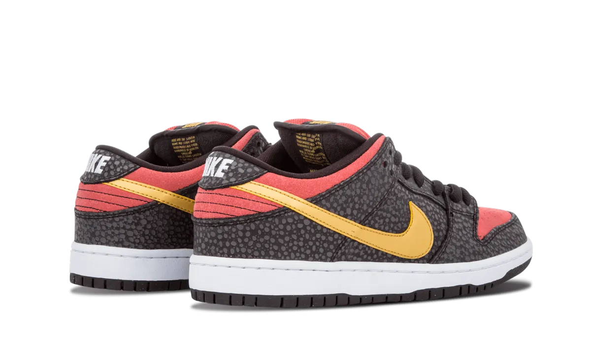 SB Dunk Low Premium QS "Walk Of Fame" Foot Grace