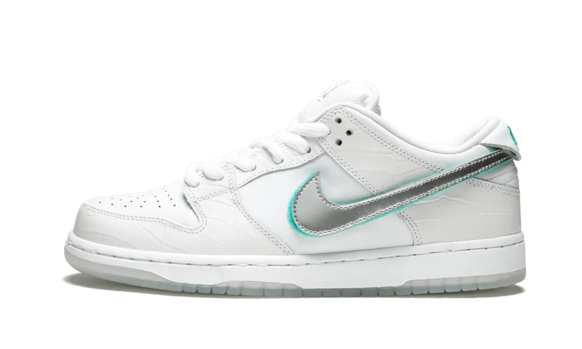 SB Dunk Low Pro OG QS "Diamond Supply White" Stand All Day