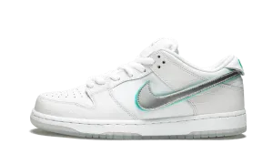 SB Dunk Low Pro OG QS "Diamond Supply White" Stand All Day