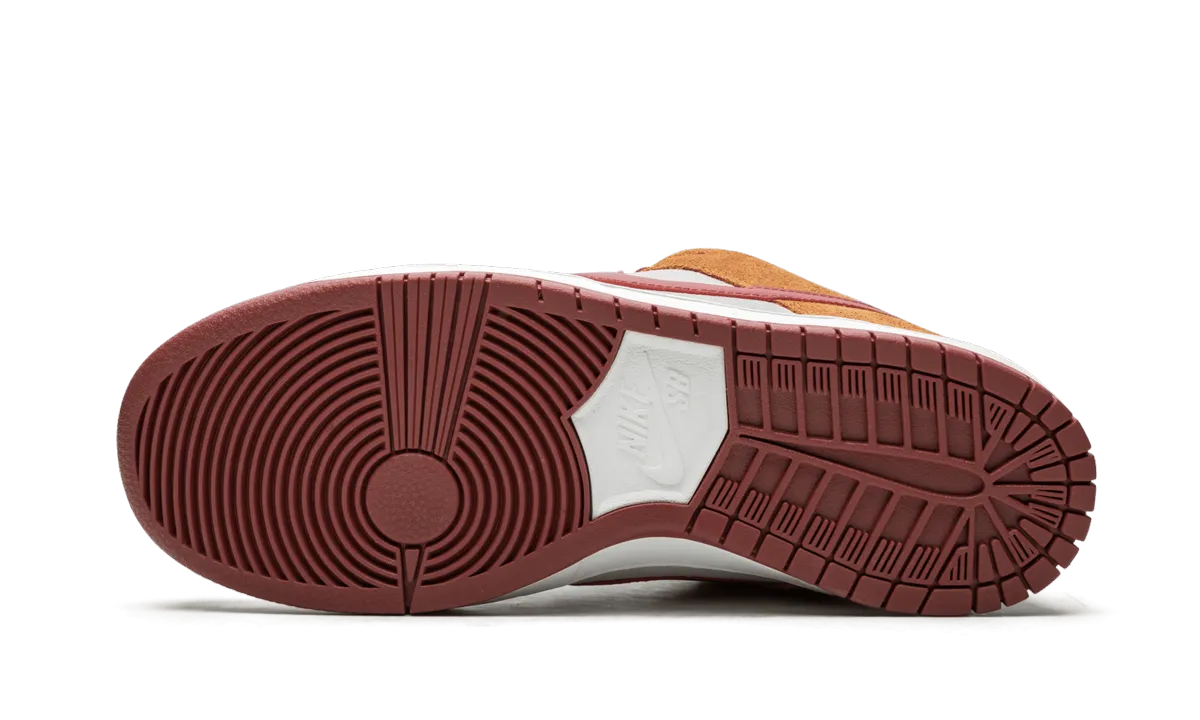 Classic Edge SB Dunk Low Pro "Dark Russet"