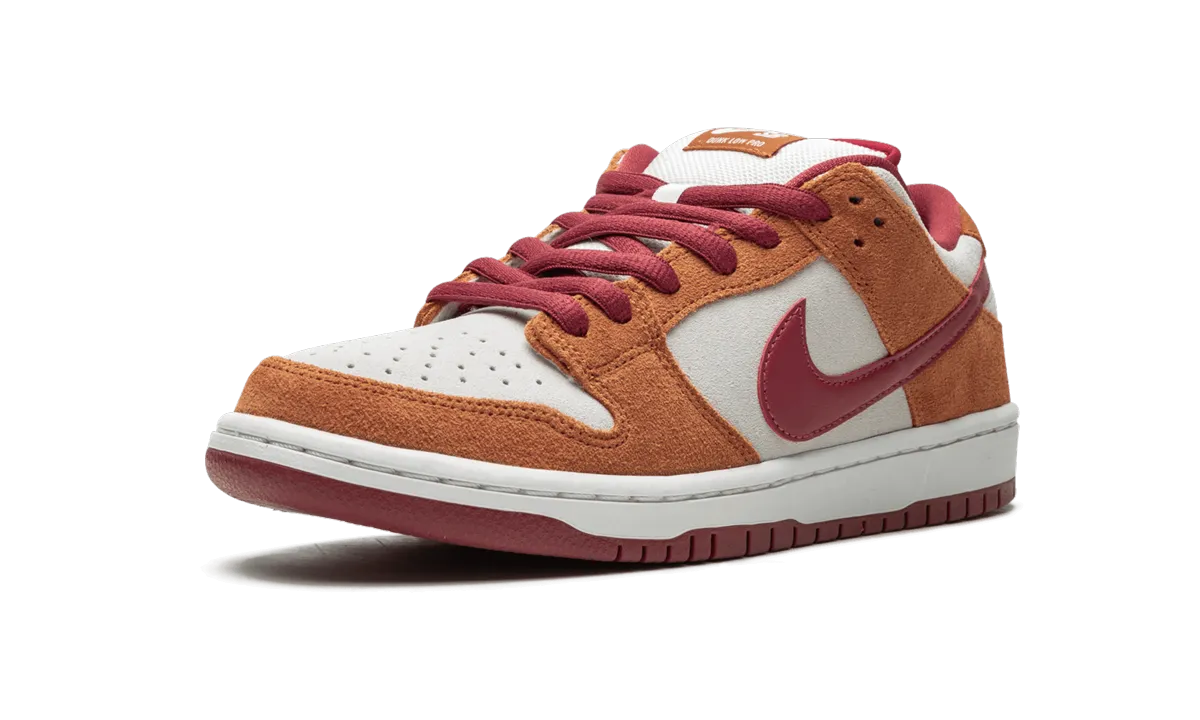 work commute Dot Play SB Dunk Low Pro "Dark Russet"