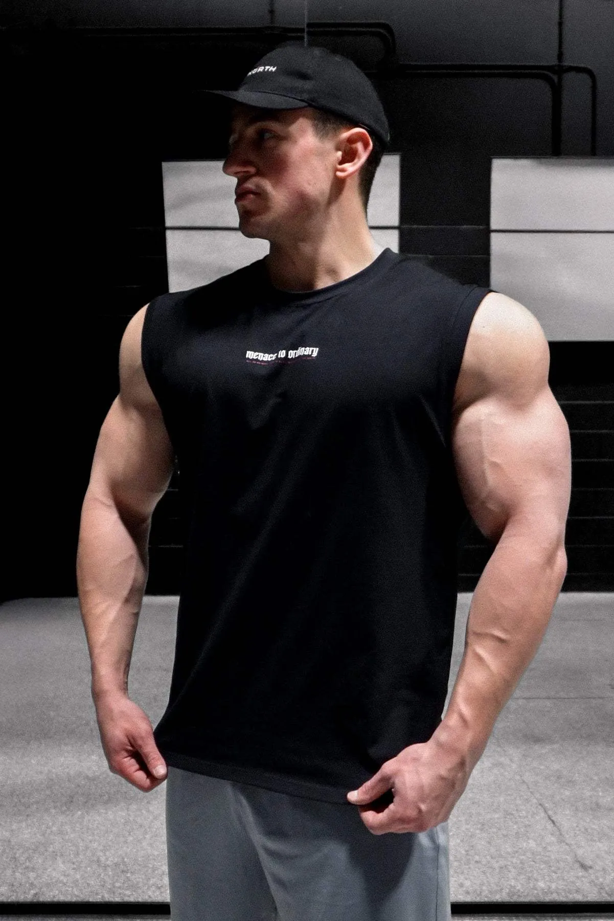 Sleeveless Muscle Tee - Black market share