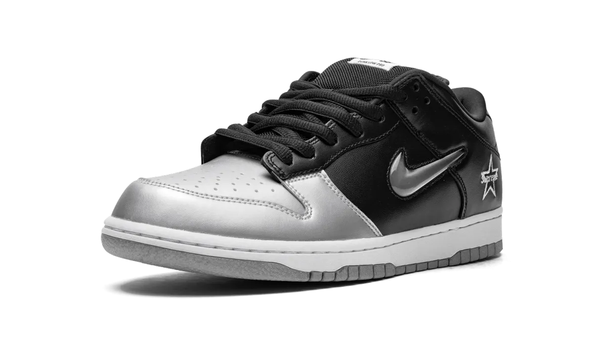 SB Dunk Low OG QS "Supreme - Jewel Swoosh Silver/Black" Fast Entry