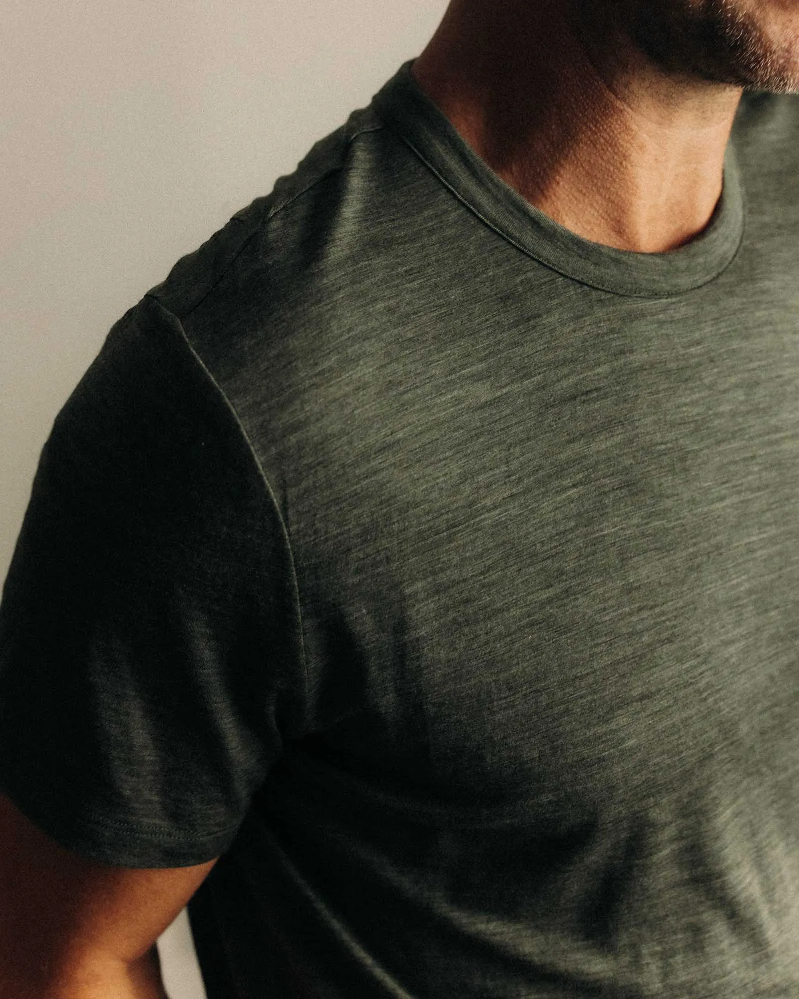 Non Shrink Material The Merino Tee in Heather Army