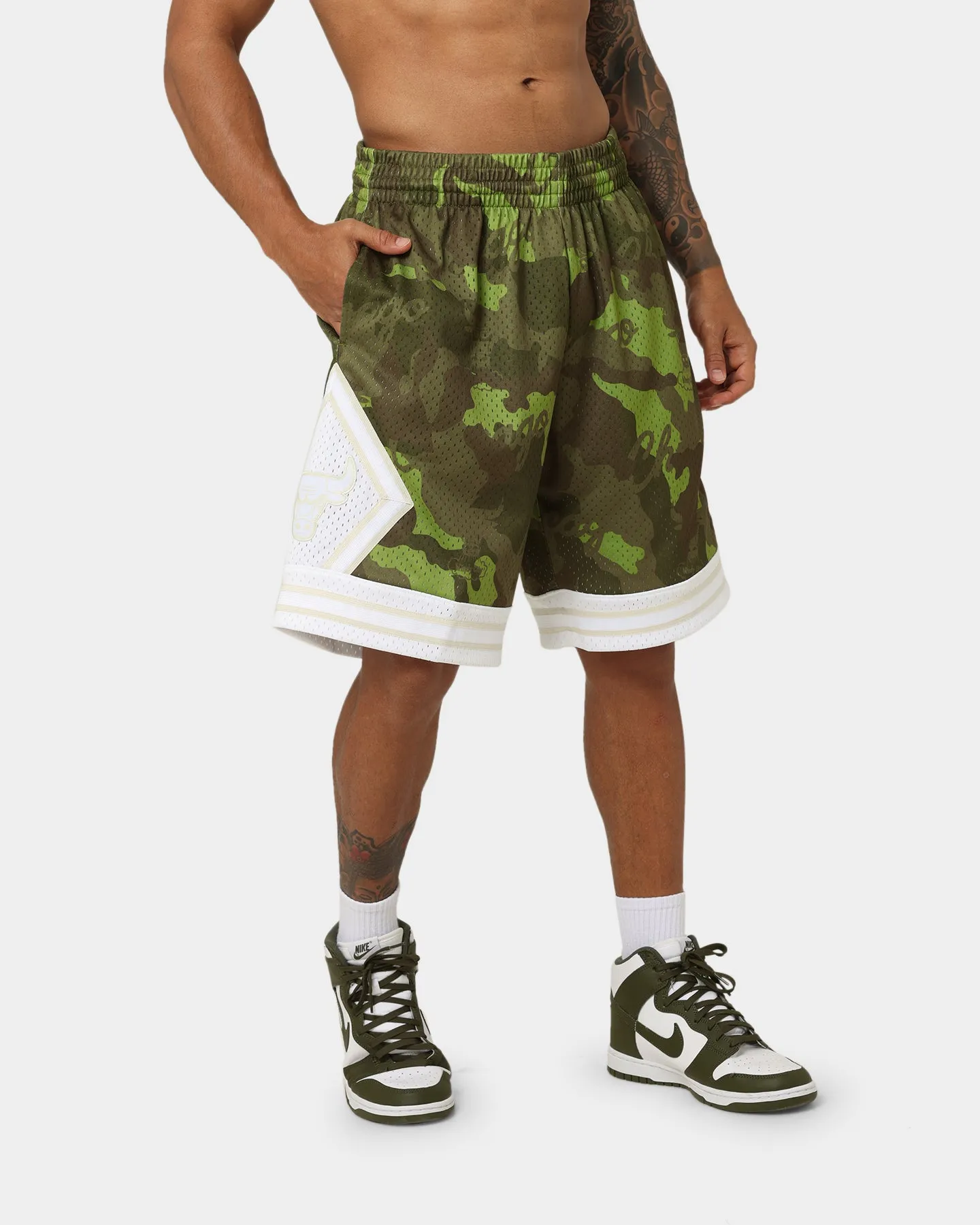 Warehouse Work Impact Absorbing Padding Mitchell & Ness Chicago Bulls Camo Swing Shorts Green Camo