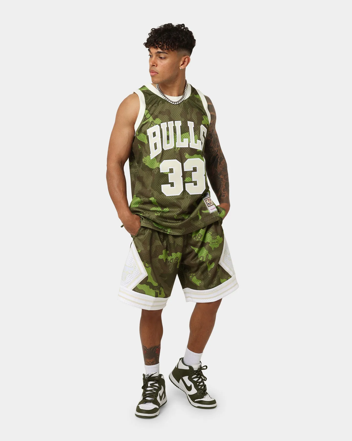 Mitchell & Ness Chicago Bulls Camo Swing Shorts Green Camo Reflective Safety Detailing