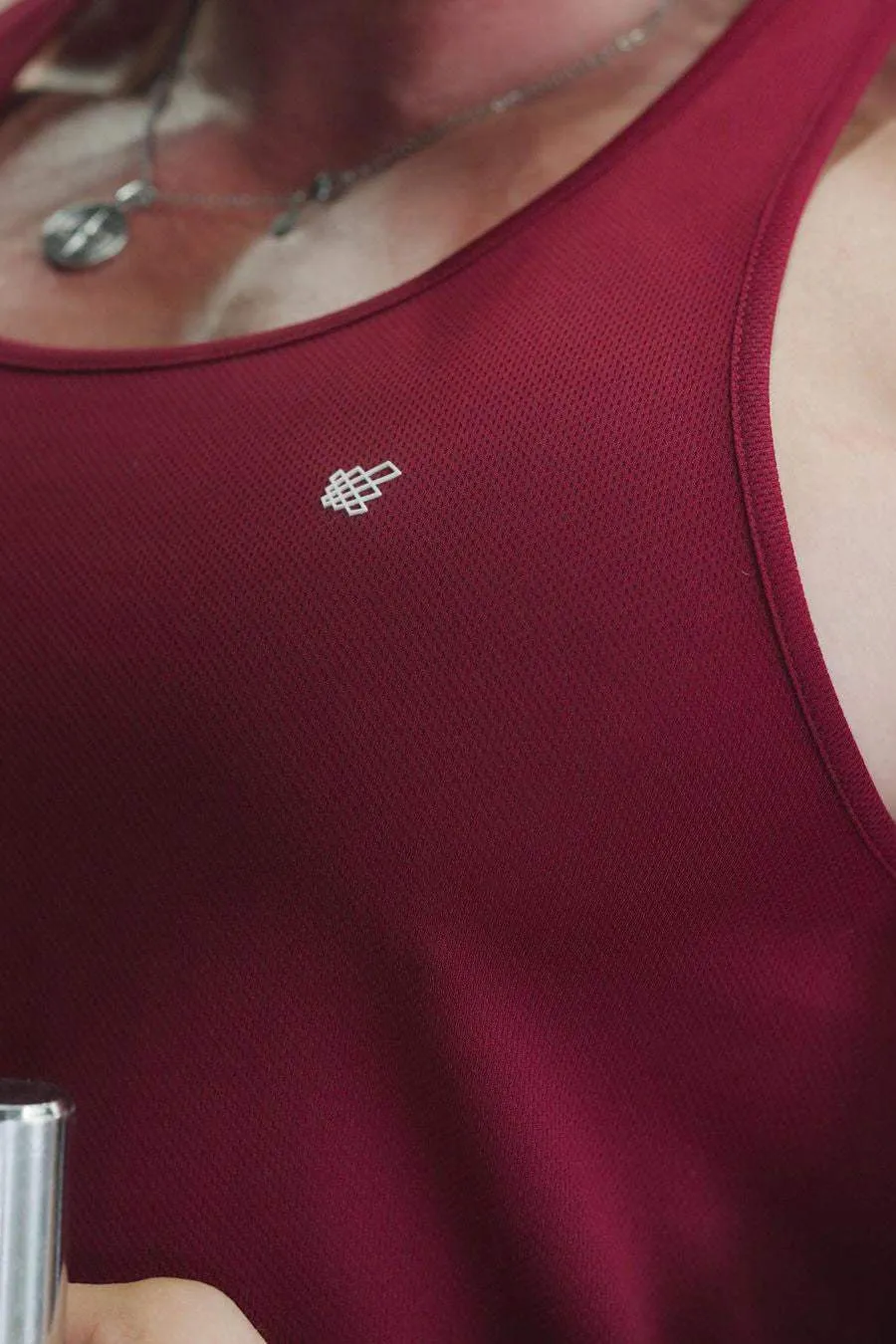 Smooth No Roll Hem Fast-Dry Bodybuilding Workout Stringer - Maroon