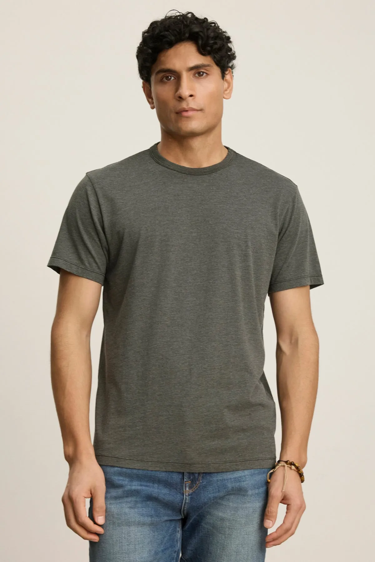 ZANDER TEE Fashion-Forward Fit graduation